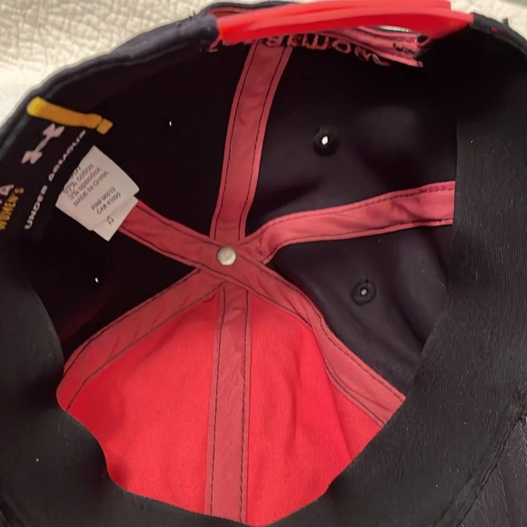Under Armour “Women Hunt” women’s ball cap. Black w pink embroidered stitching - Picture 4 of 4